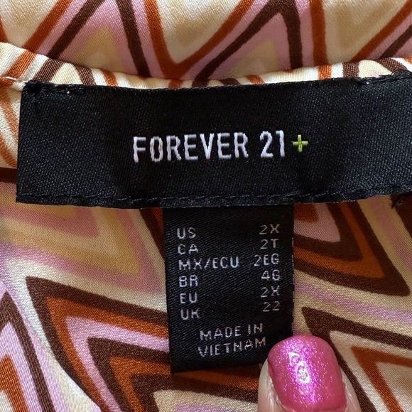 New Forever 21 Zigzag Patterned Spaghetti Strap Top size 2X - Picture 2 of 11